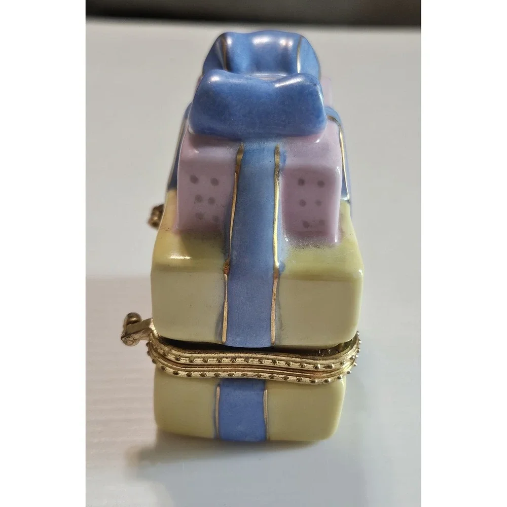 Porcelain Gift Box Trinket – Vintage Style Hinged Present